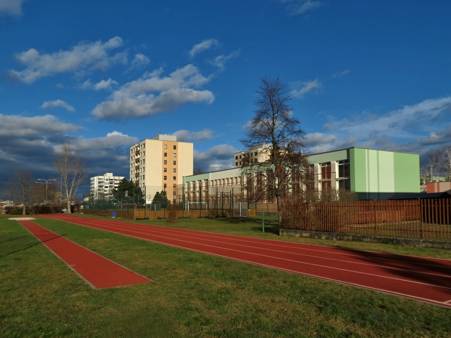 Běžecký ovál a sportovní areál