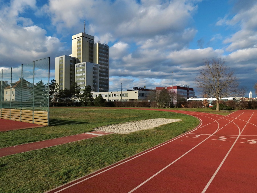 Běžecká dráha a doskočiště